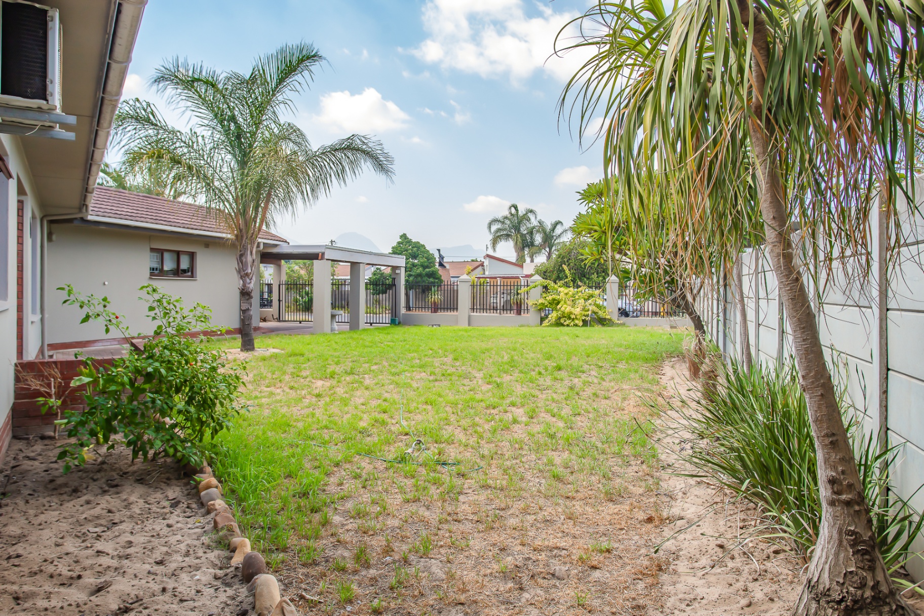 626m² Short-term rental - Property is For Sale