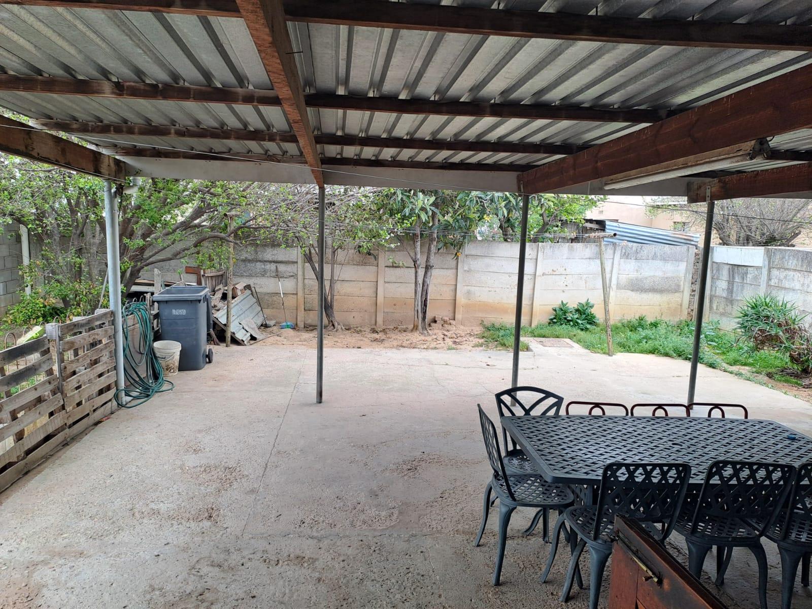 263m² 3-Bedroom House to Rent in Paarl