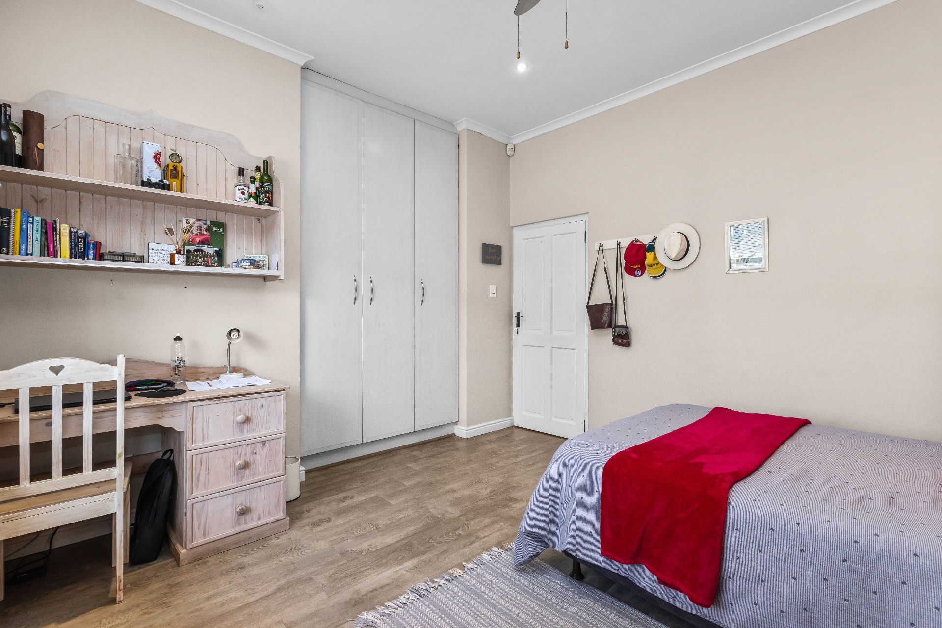 677m² Spacious Four-Bedroom Family Home with Excellent Entertainment Areas