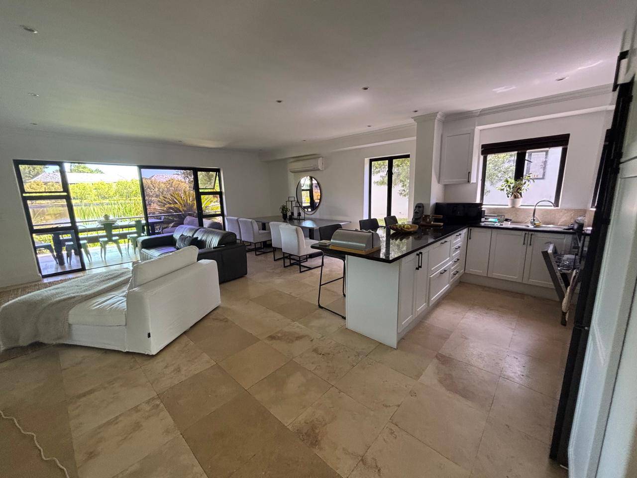 0m² 4-Bedroom Lodge | Pearl Valley