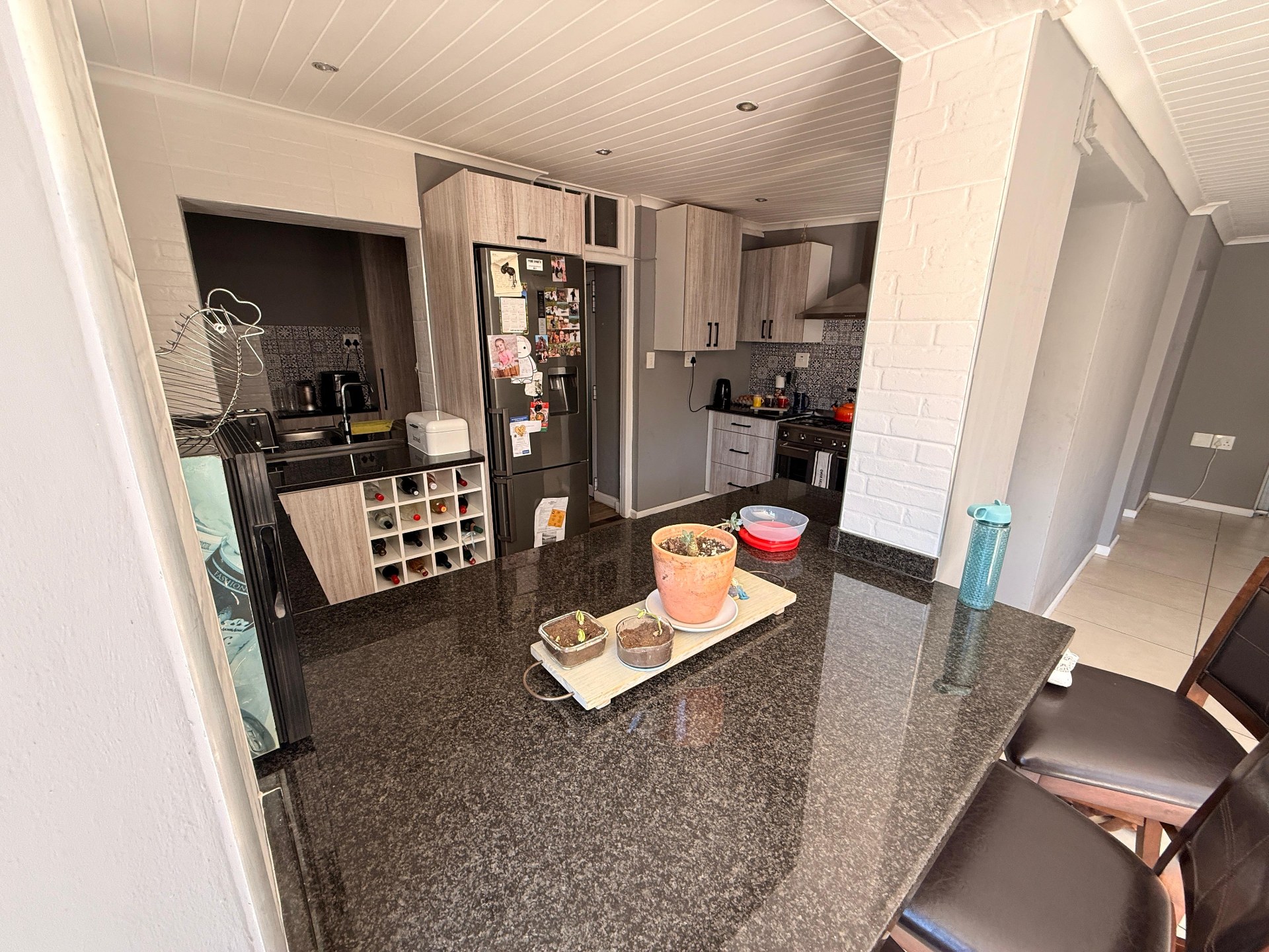 0m² Beautifully maintained and very spacious family home, perfectly located in one of Paarl's sought-after neighbourhoods.