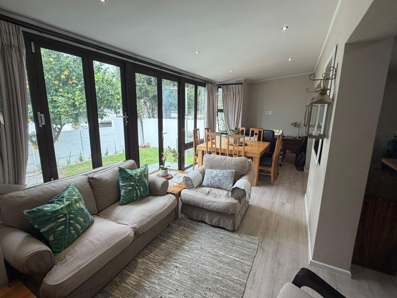 0m² Spacious 3-Bedroom Duplex to Rent in Secure Estate – Paarl South 