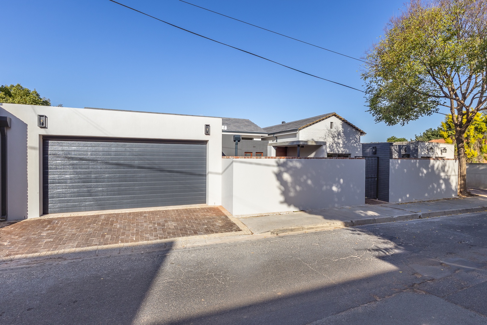 750m² Newly Renovated Double-Storey Family Home with Scenic Views – Sophisticated Living at Its Finest