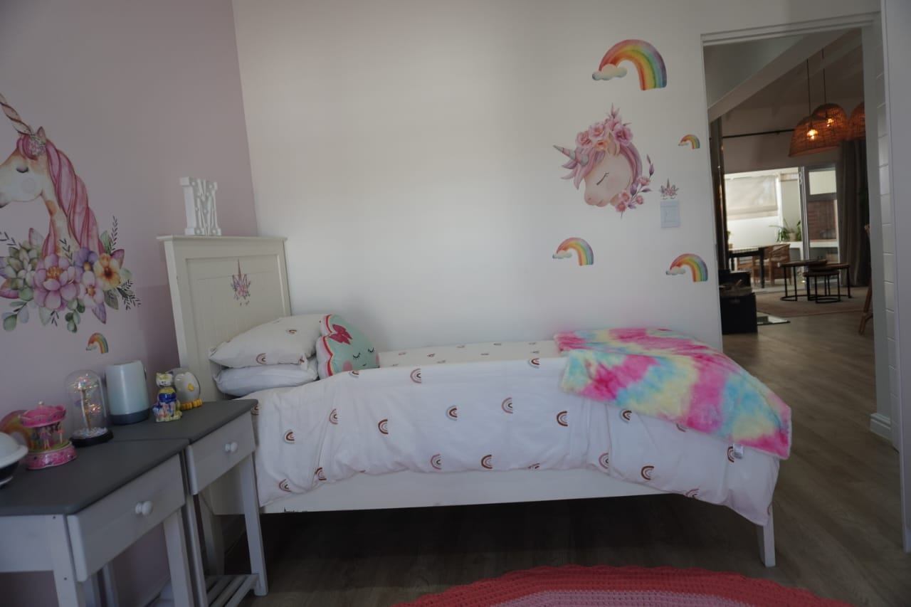 0m² Modern, light-filled 2-bedroom townhouse within a secure estate.