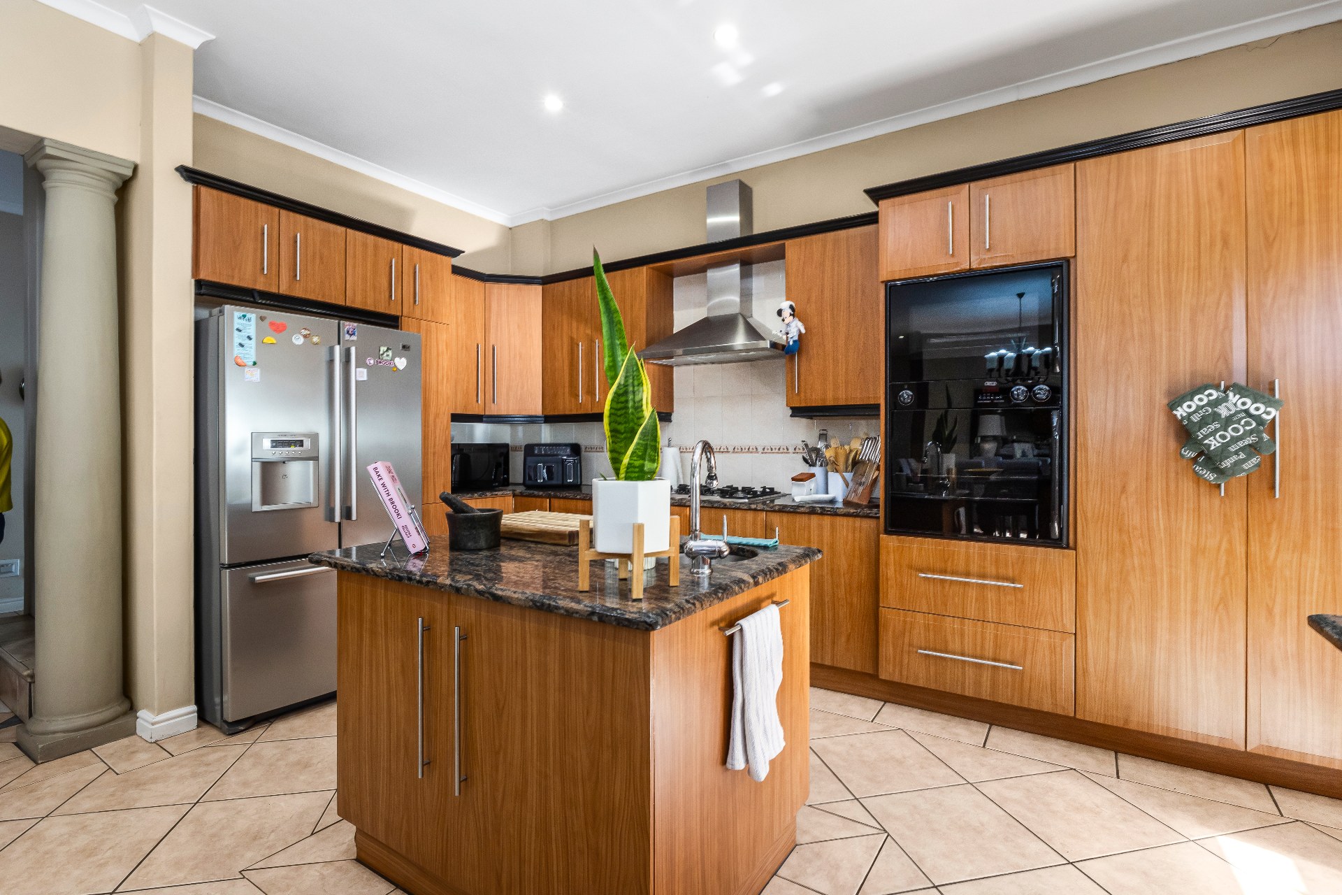 677m² Spacious Four-Bedroom Family Home with Excellent Entertainment Areas