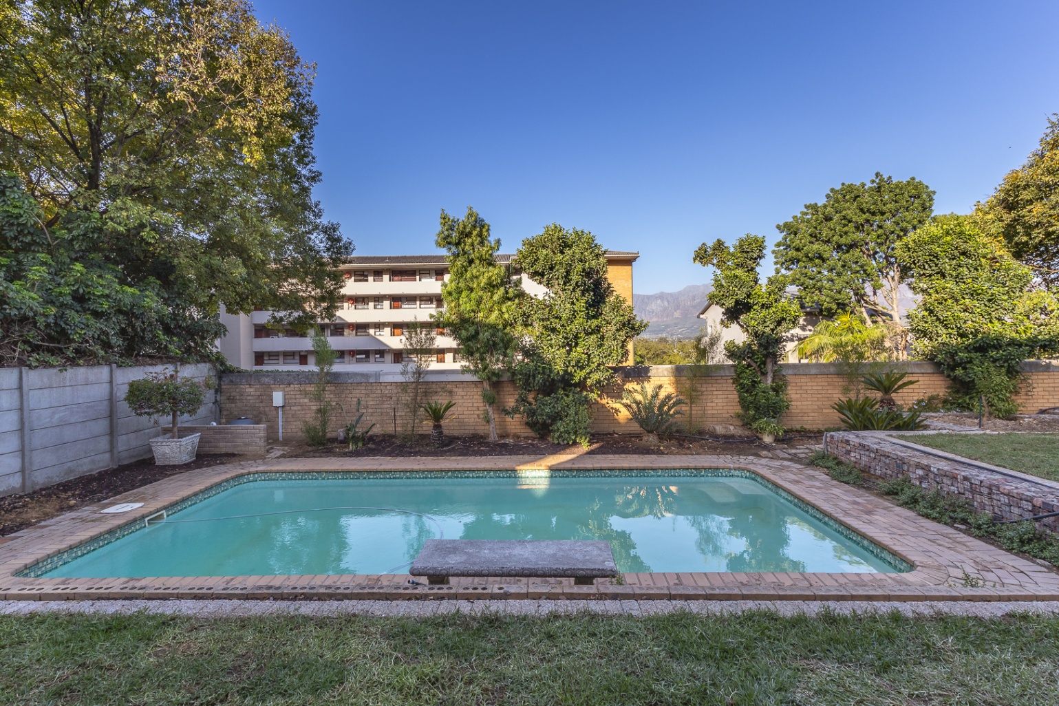750m² Newly Renovated Double-Storey Family Home with Scenic Views – Sophisticated Living at Its Finest