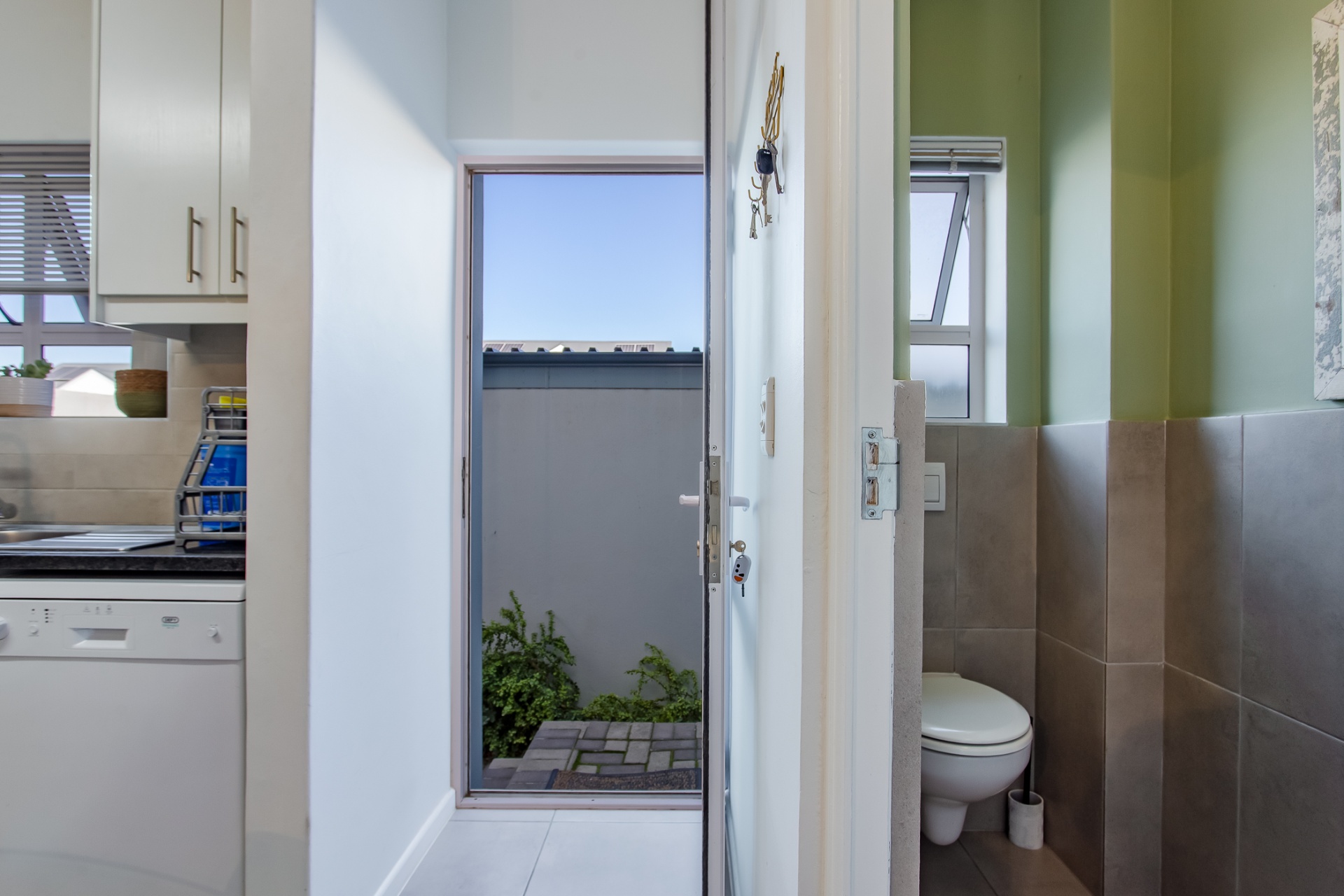 0m² 2-Bedroom Duplex Townhouse to Rent in Honeydew Security Estate