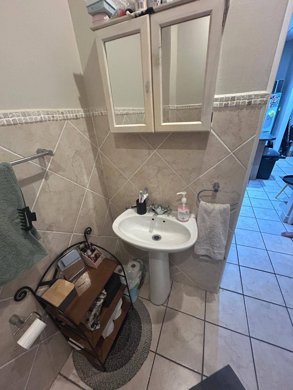 0m² Centrally Located 1-Bedroom Flat to Rent