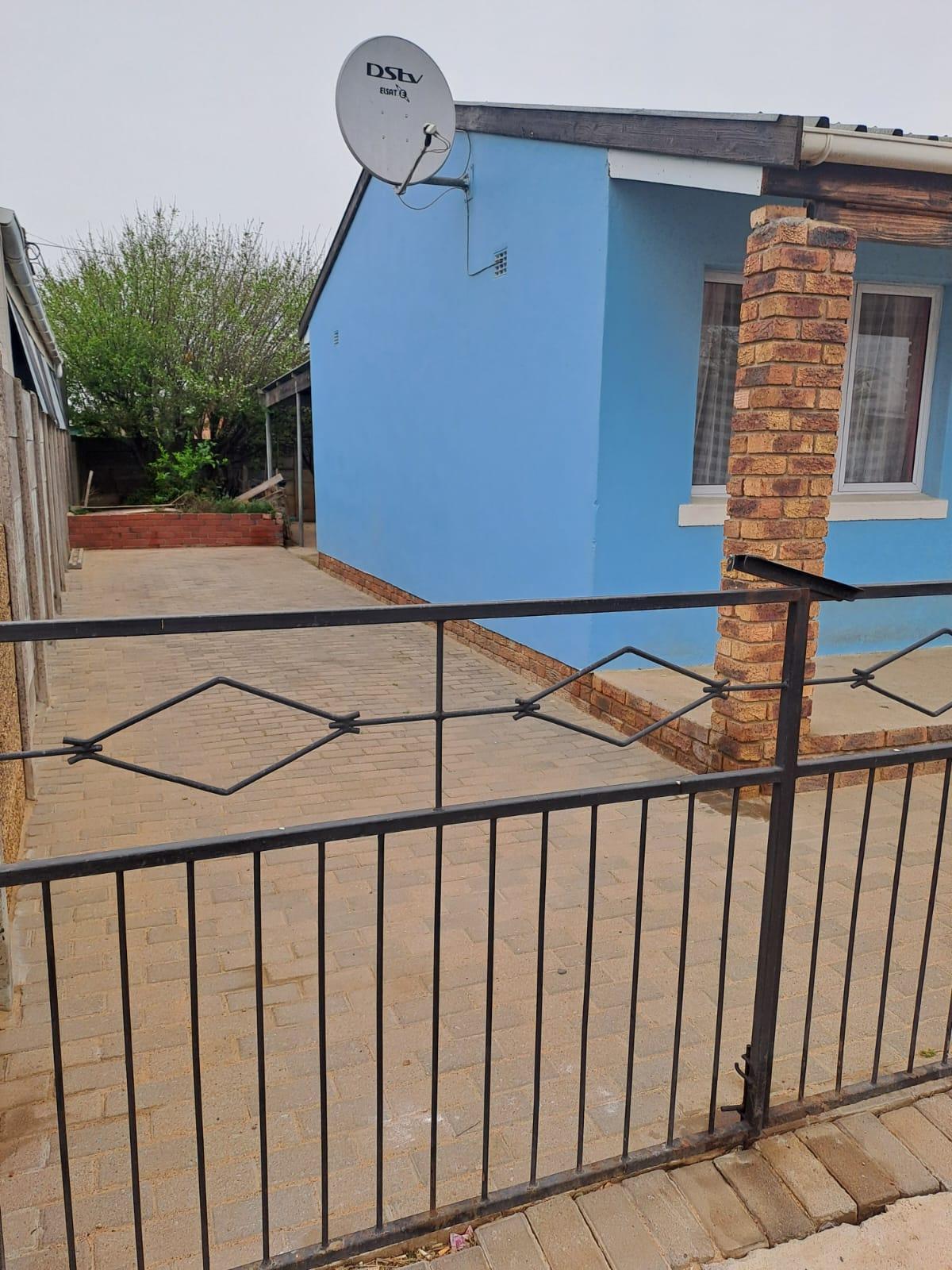 263m² 3-Bedroom House to Rent in Paarl