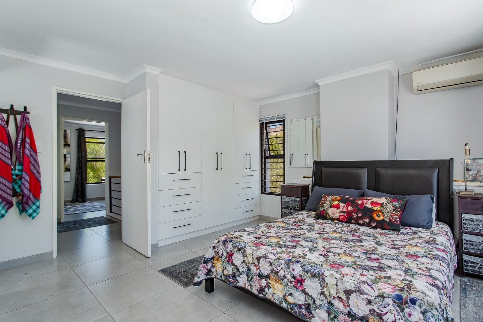 0m² Beautifully Maintained Home in Popular Neighbourhood