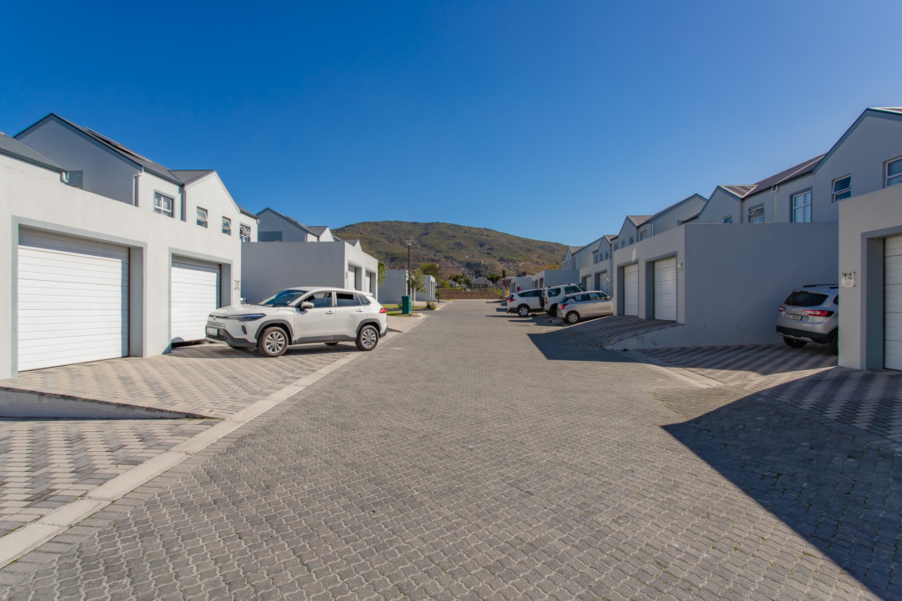 0m² 2-Bedroom Duplex Townhouse to Rent in Honeydew Security Estate