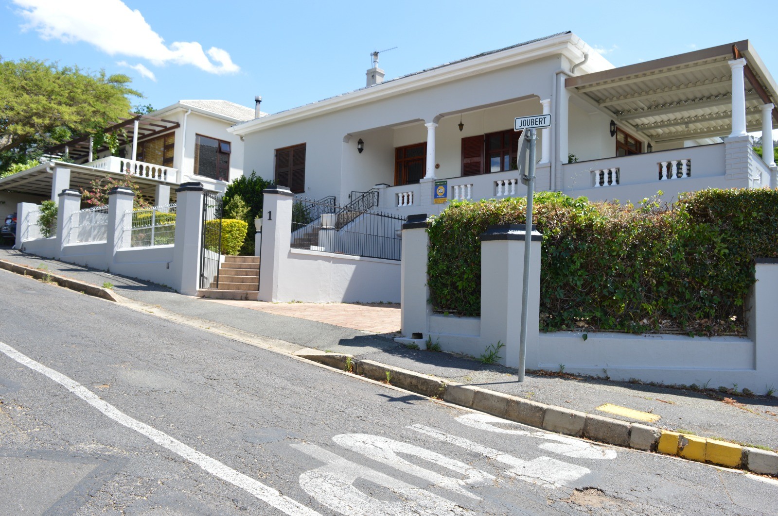0m² We are excited to present this beautiful family home for rent in a highly sought-after location.