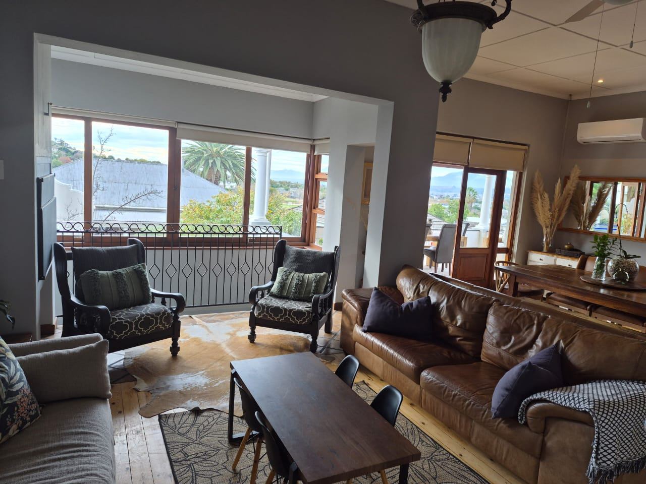 0m² We are excited to present this beautiful family home for rent in a highly sought-after location.