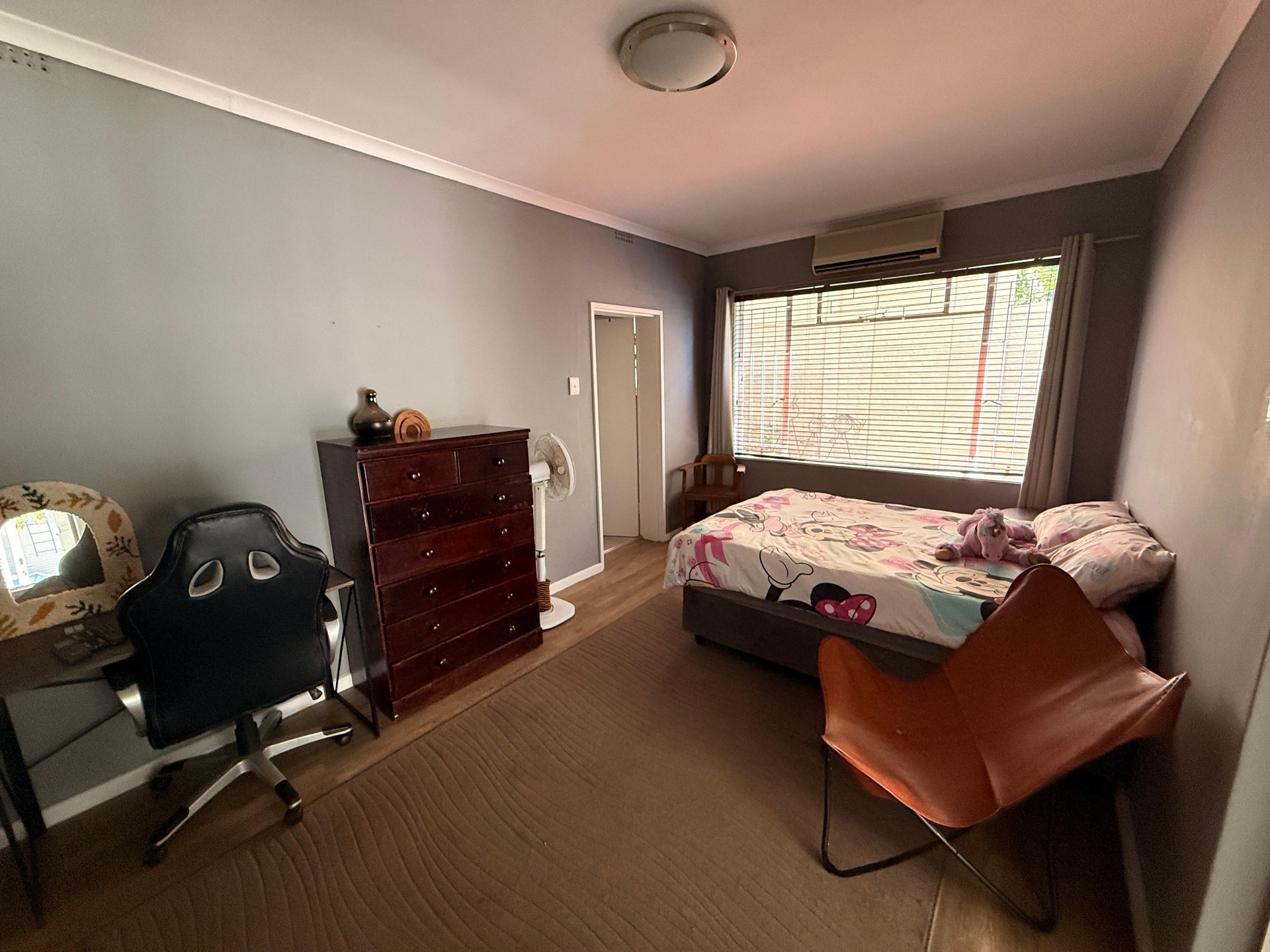 0m² Beautifully maintained and very spacious family home, perfectly located in one of Paarl's sought-after neighbourhoods.