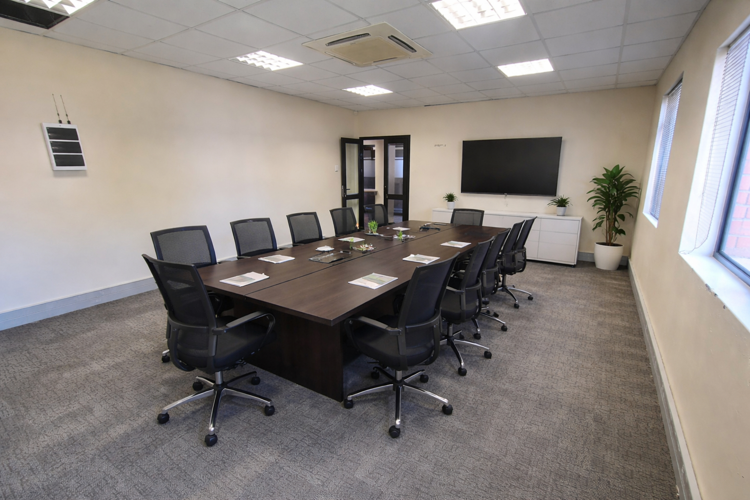 158m² Vincent Commercial: Prime Location, Limitless Potential
